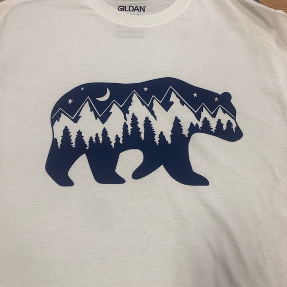 NWOT Medium White T-Shirt with Bear - Picture 2 of 2